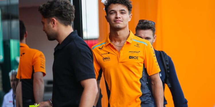 Lando Norris durante treino para o GP do Azerbaijão