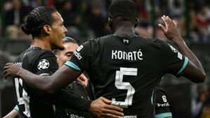 Jogadores do Liverpool comemoram gol da virada contra o Milan
