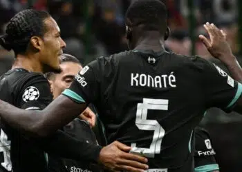 Jogadores do Liverpool comemoram gol da virada contra o Milan