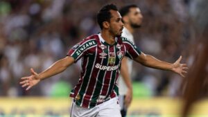 Lima, do Fluminense, comemora o gol marcado