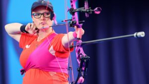 A para-arqueira Jodie Grinham, grávida de sete meses, e Nathan Macqueen conquistaram a medalha de ouro para a Grã-Bretanha ao superarem o Irã por 155-151 na final do composto por equipes mistas nos Jogos de Paris.
