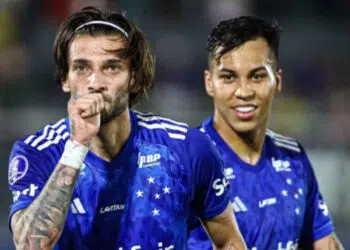 Lautaro Díaz, do Cruzeiro, comemora gol marcado contra o Libertad em partida da Copa Sul-Americana