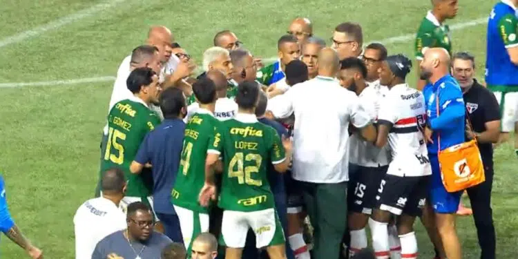A 3ª Comissão Disciplinar do Superior Tribunal de Justiça Desportiva (STJD) vai julgar, na próxima sexta-feira (6), os jogadores, membros da comissão técnica e os clubes envolvidos nas confusões ocorridas no clássico entre Palmeiras e São Paulo, disputado no dia 18 de agosto, pelo Campeonato Brasileiro.