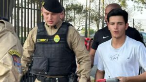 A Polícia Militar do Paraná identificou três homens como os responsáveis por operar um drone que sobrevoava e filmava o treino da Seleção Brasileira nesta terça-feira, em Curitiba.