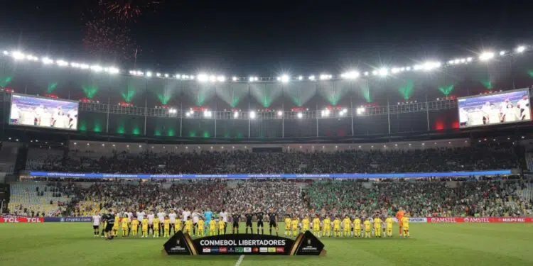 O prefeito do Rio de Janeiro, Eduardo Paes, anunciou nesta terça-feira que será decretado ponto facultativo nos dias 18 e 19 de setembro, em função dos jogos de Flamengo, Botafogo e Fluminense pela Libertadores, além de outros grandes eventos programados para a cidade ao longo dessa semana.