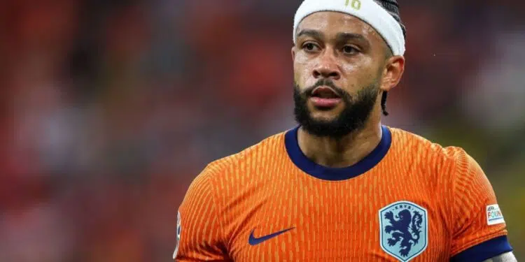 O Corinthians formalizou uma proposta de contrato de dois anos para o atacante holandês Memphis Depay, de 30 anos, que está livre no mercado após o término de seu vínculo com o Atlético de Madrid.