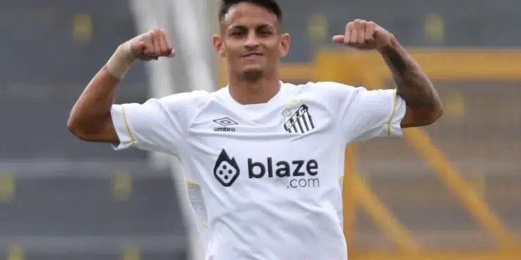 O Santos anunciou nesta quarta-feira a venda do atacante Weslley Patati ao Maccabi Tel Aviv, de Israel.