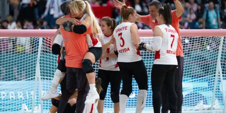 Após uma vitória impressionante contra as favoritas japonesas por 2 a 0, garantindo vaga nas semifinais do golbol feminino na Paralimpíada de Paris, a seleção brasileira não conseguiu repetir o feito diante da Turquia.