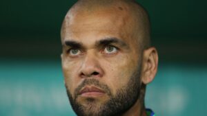 Daniel Alves, ex-jogador condenado por estuprar mulher em uma boate de Barcelona