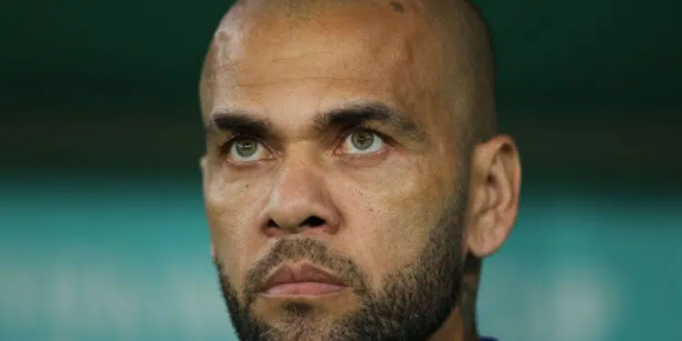 Daniel Alves, ex-jogador condenado por estuprar mulher em uma boate de Barcelona