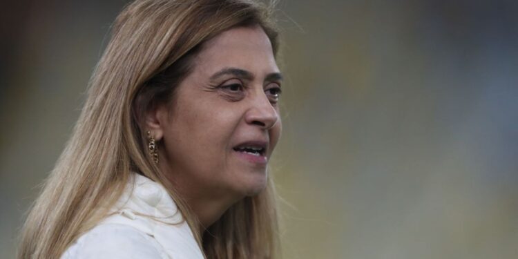 Leila Perera, presidente do Palmeiras, antes de partida contra o Fluminense