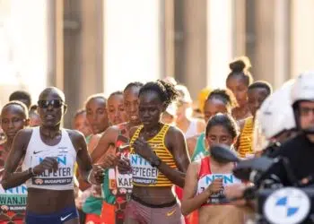 A maratonista ugandesa Rebecca Cheptegei, que competiu nos Jogos Olímpicos de Paris 2024, morreu nesta semana, quatro dias após ser brutalmente atacada por seu namorado.