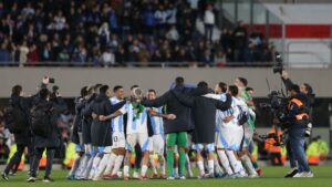 Nesta quinta-feira (5), a Argentina recebeu, no Monumental de Nuñez, a seleção do Chile pela sétima rodada das Eliminatórias Sul-Americanas para a Copa do Mundo de 2026.