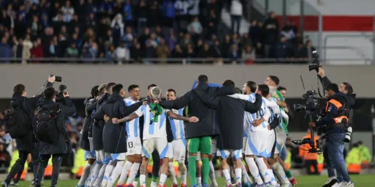Nesta quinta-feira (5), a Argentina recebeu, no Monumental de Nuñez, a seleção do Chile pela sétima rodada das Eliminatórias Sul-Americanas para a Copa do Mundo de 2026.