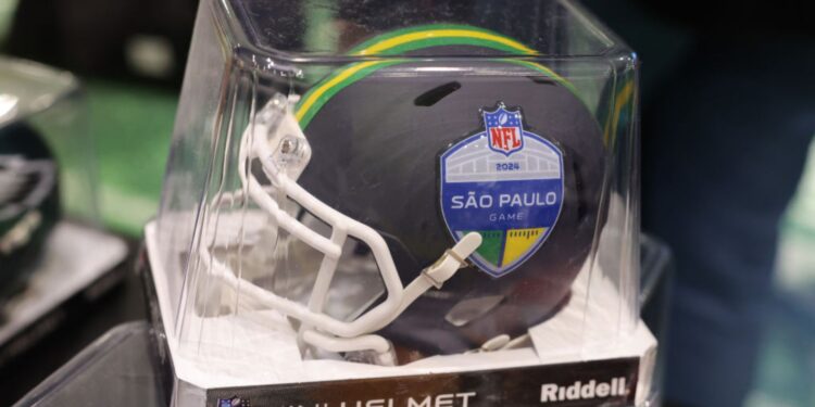 Em meio aos preparativos para a primeira partida da NFL no Brasil, a liga estadunidense e o Brasileirão decidiram criar uma ação inédita: reimaginar os capacetes dos 20 clubes da Série A do Campeonato Brasileiro como se fossem franquias da NFL.