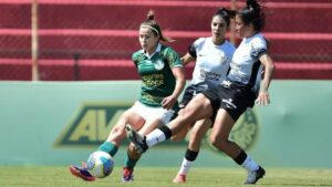 Neste domingo (8), às 16h (horário de Brasília), Corinthians e Palmeiras entram em campo para decidir quem avança à final do Campeonato Brasileiro Feminino.