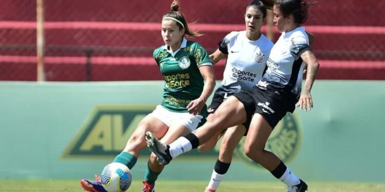 Neste domingo (8), às 16h (horário de Brasília), Corinthians e Palmeiras entram em campo para decidir quem avança à final do Campeonato Brasileiro Feminino.