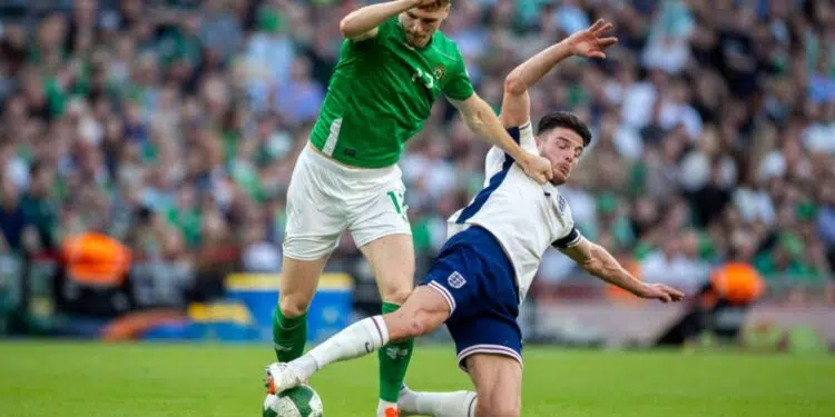 A seleção da Irlanda tentou, mas não conseguiu superar a Inglaterra na estreia de ambas as equipes na fase de grupos da Série B da Liga das Nações.