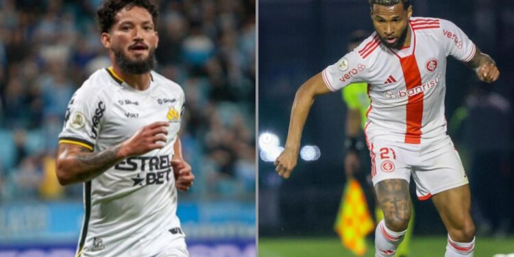 Athur Kaíque, do Criciúma (à esquerda), comemora o primeiro gol do clube. Wesley Ribeiro (à direita), do Internacional, em partida contra o RB Bragantino