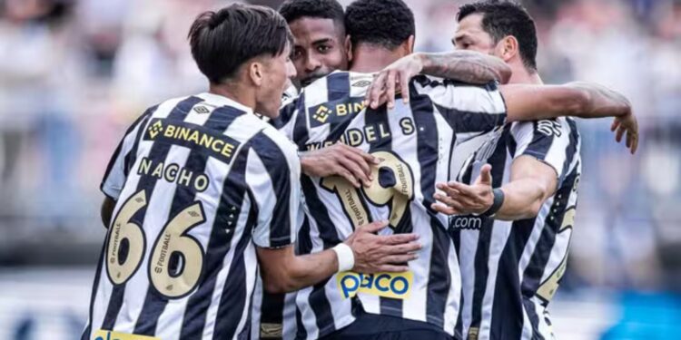 Neste sábado (7), o Brusque recebeu, na Arena Joinville, o Santos pela 25ª rodada do Campeonato Brasileiro Série B de 2024.