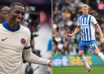 Nicolas Jackson, do Chelsea, à esquerda, e Jan Paul van Hecke, do Brighton, à direita.