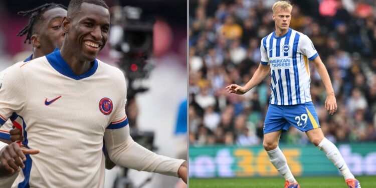 Nicolas Jackson, do Chelsea, à esquerda, e Jan Paul van Hecke, do Brighton, à direita.