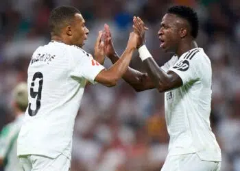 Mbappé e Vinicius Júnior comemorando gol juntos (Crédito: Getty Images)
