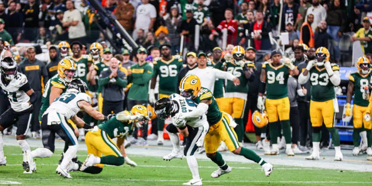 Partida marcou a estreia da NFL no Brasil - Foto: Divulgação RedeTV!