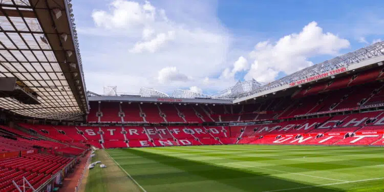 Old Trafford no momento atual, antes do projeto novo. Créditos: depositphotos.com / inookphoto