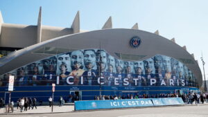 Conheça a nova joia do PSG com apenas 19 anos!