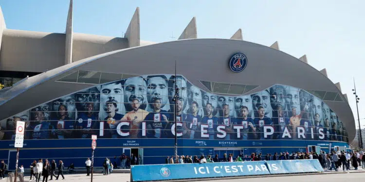 Conheça a nova joia do PSG com apenas 19 anos!