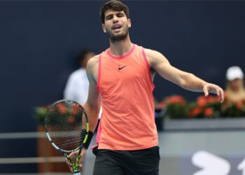 Alcaraz discute com juíza devido a penalidades que sofreu no Aberto de Pequim