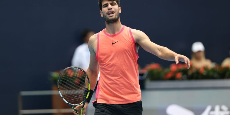 Alcaraz discute com juíza devido a penalidades que sofreu no Aberto de Pequim