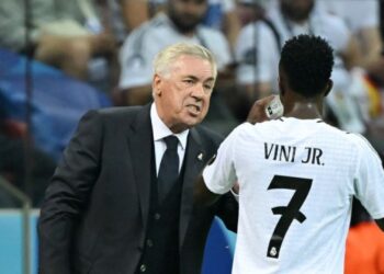 Técnico do Real Madrid, Ancelotti defende Vini Jr de críticas da imprensa