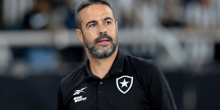 Artur Jorge lamenta empate do Botafogo nas quartas de final da Libertadores
