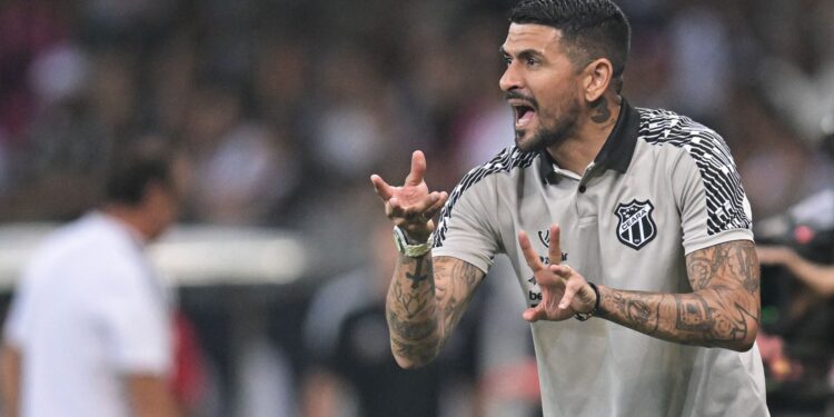 Athletico encaminha contratação de ídolo para substituir Varini