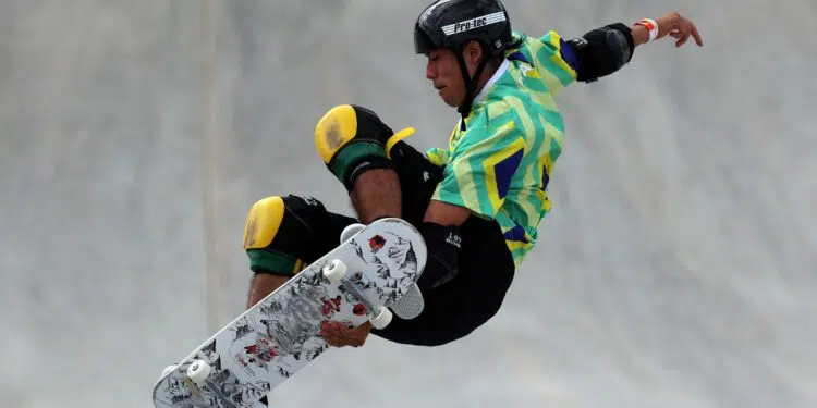 Augusto Akio é campeão mundial de skate park, em Roma