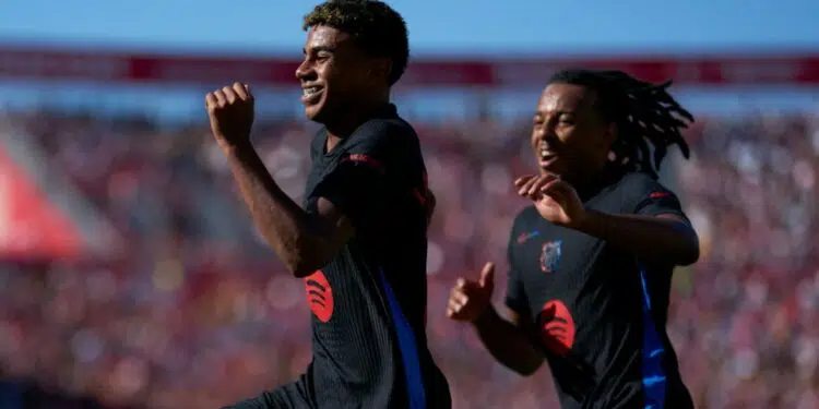 Lamine Yamal comemora gol feito pelo Barcelona