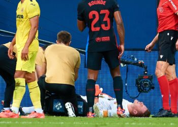 Barcelona procura novo goleiro após lesão de Ter Stegen