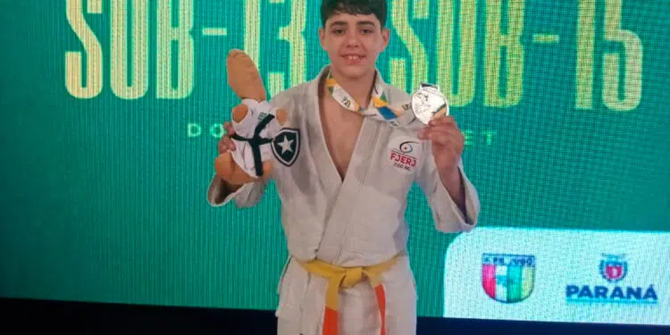 Bernardo Loto foi prata no Brasileiro sub-13 - Foto: Divulgação/Botafogo Judô