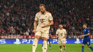 Harry Kane, do Bayern, comemorando seu gol pela Champions
