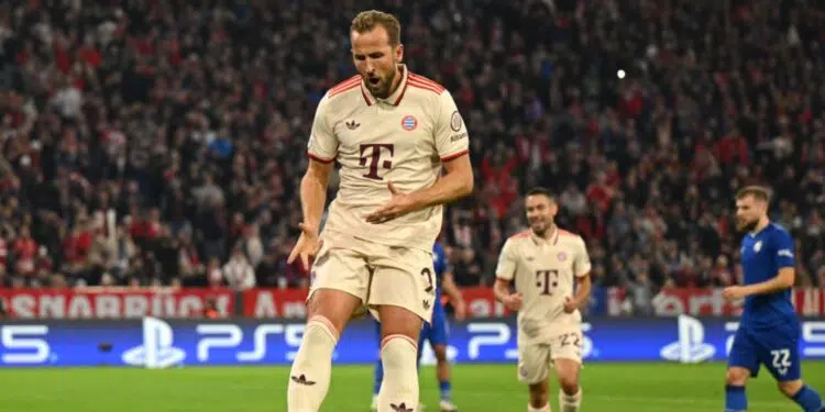 Harry Kane, do Bayern, comemorando seu gol pela Champions