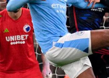 Alguns times precisaram retirar as logos de seus patrocinadores de apostas devido às novas restrições - Foto; Oli Scarff/AFP