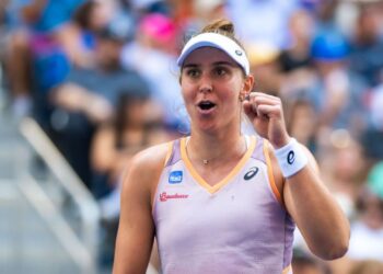 Bia Haddad comemora vitória após se garantir na decisão em Seul