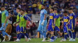 Boca Juniors: jogadores brigam com a própria torcida