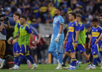 Boca Juniors: jogadores brigam com a própria torcida