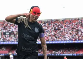 Vic comemora seu gol pelo Brasileirão Feminino
