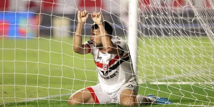 Calleri admite culpa por eliminação na Libertadores