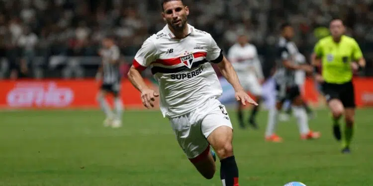 Calleri cobrou melhor desempenho do São Paulo após eliminação na Copa do Brasil