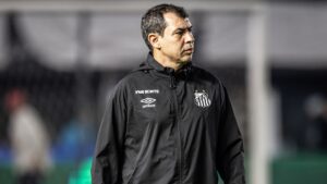 Fábio Carille corre risco de demissão no Santos (Crédito: Raul Baretta / Santos)